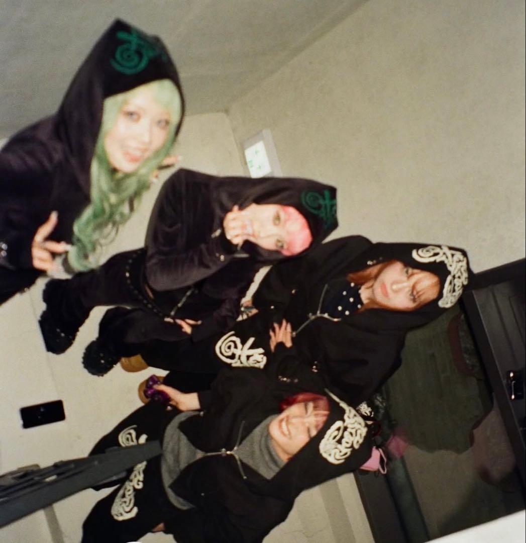 Xtra Ordinary クロップドジップパーカー Mサイズ ブラック