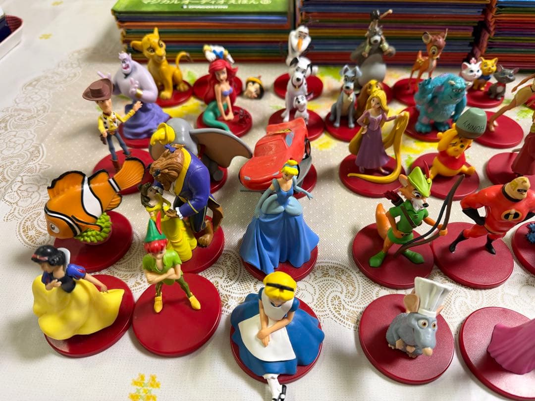 ディアゴスティーニ　ディズニーマジカルオーディオ絵本1〜37巻とフィギュア37体