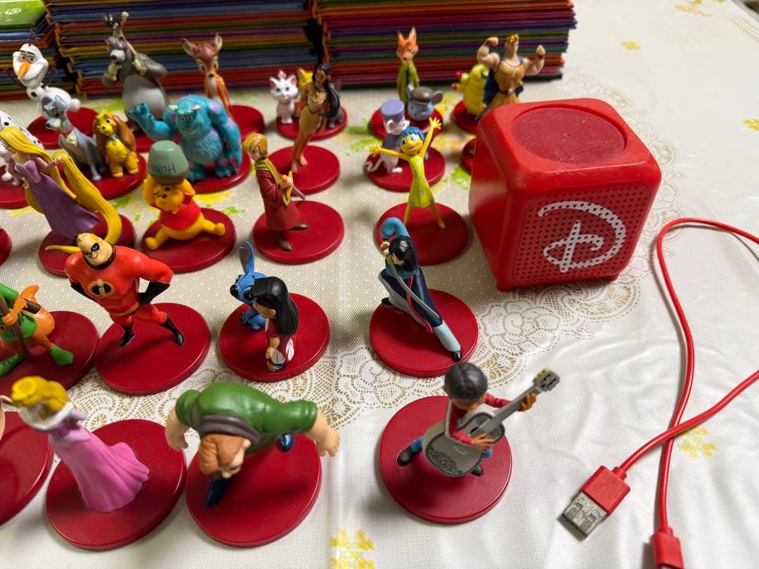 ディアゴスティーニ　ディズニーマジカルオーディオ絵本1〜37巻とフィギュア37体