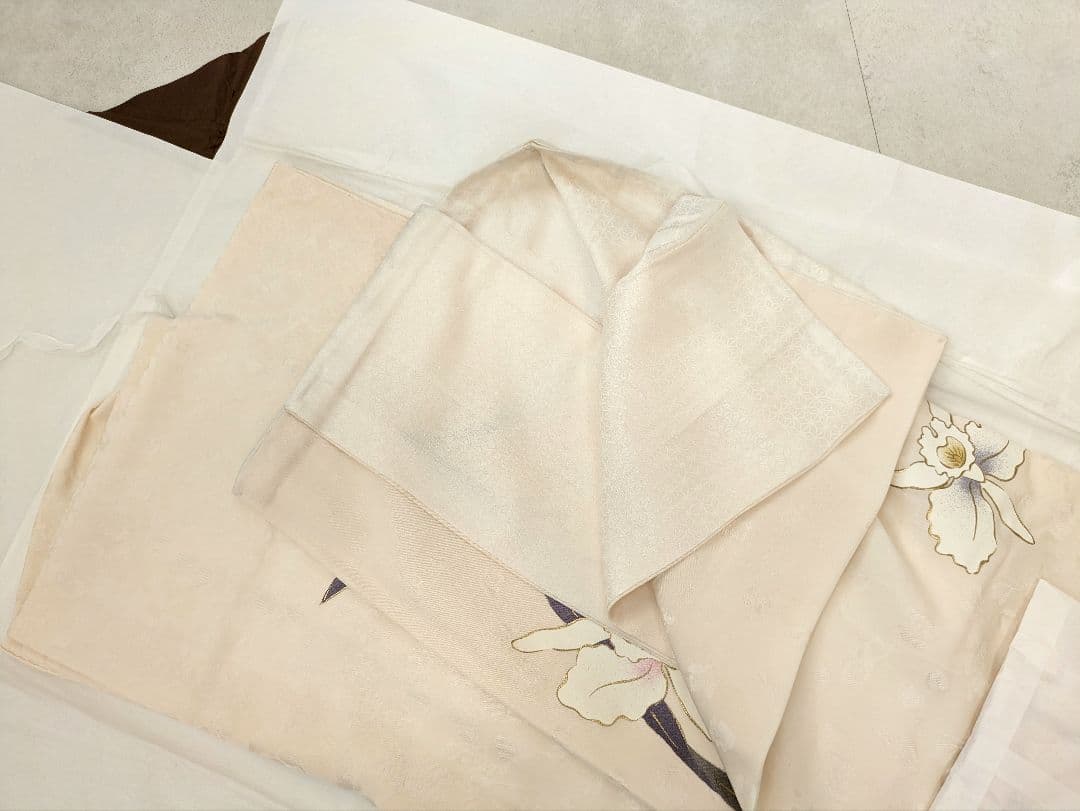 胡蝶蘭柄オフホワイト訪問着　金彩　着物浴衣絹　卒業式入学式祝いお食事会花見