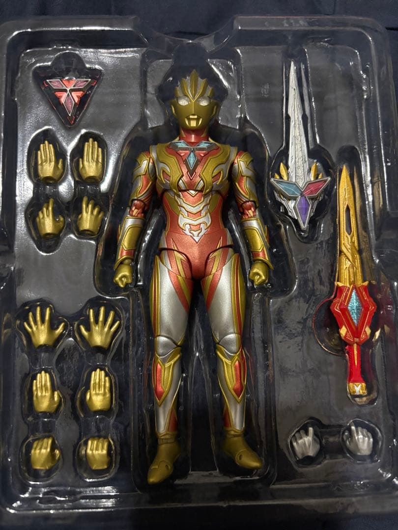 【ジャンク】S.H.Figuartsウルトラマントリガー 全タイプセット