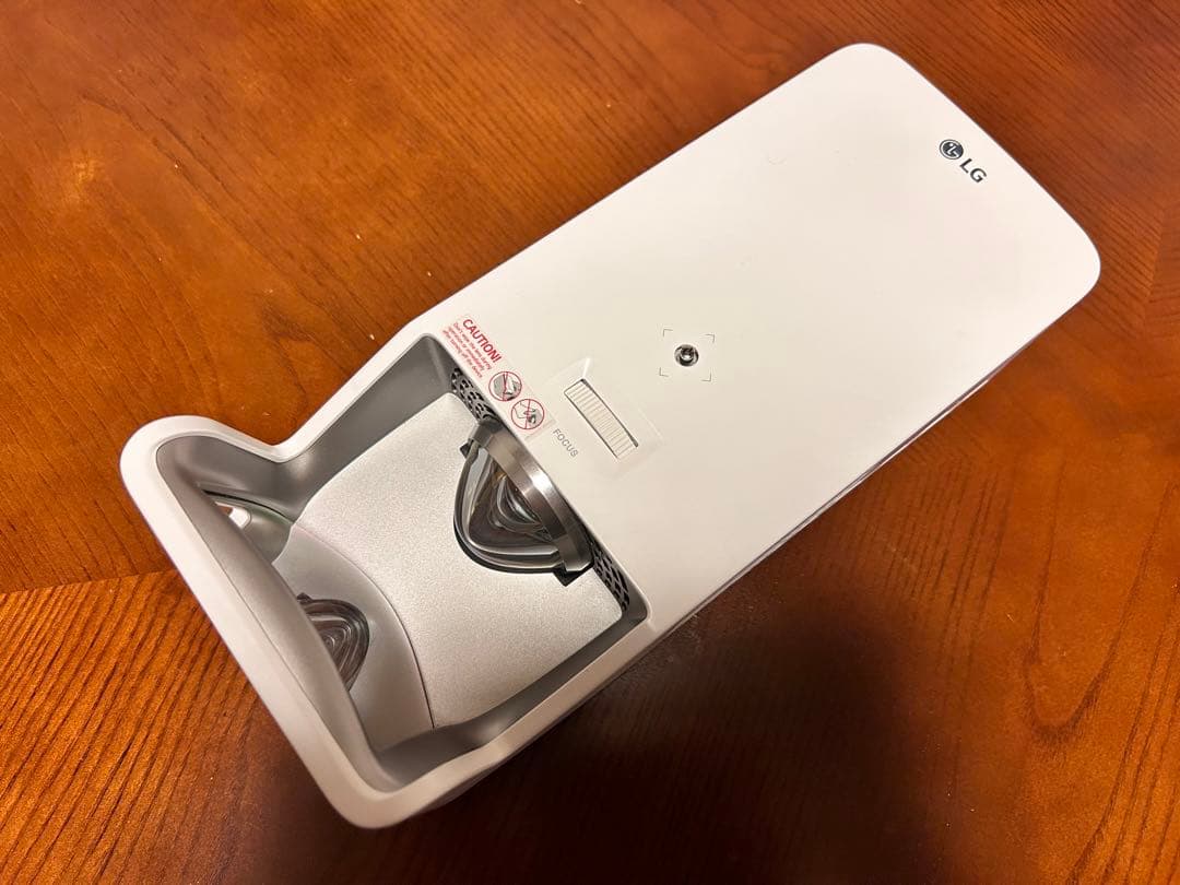 新*史様 LG 超短焦点 LEDプロジェクター LG HF65LSR-EU