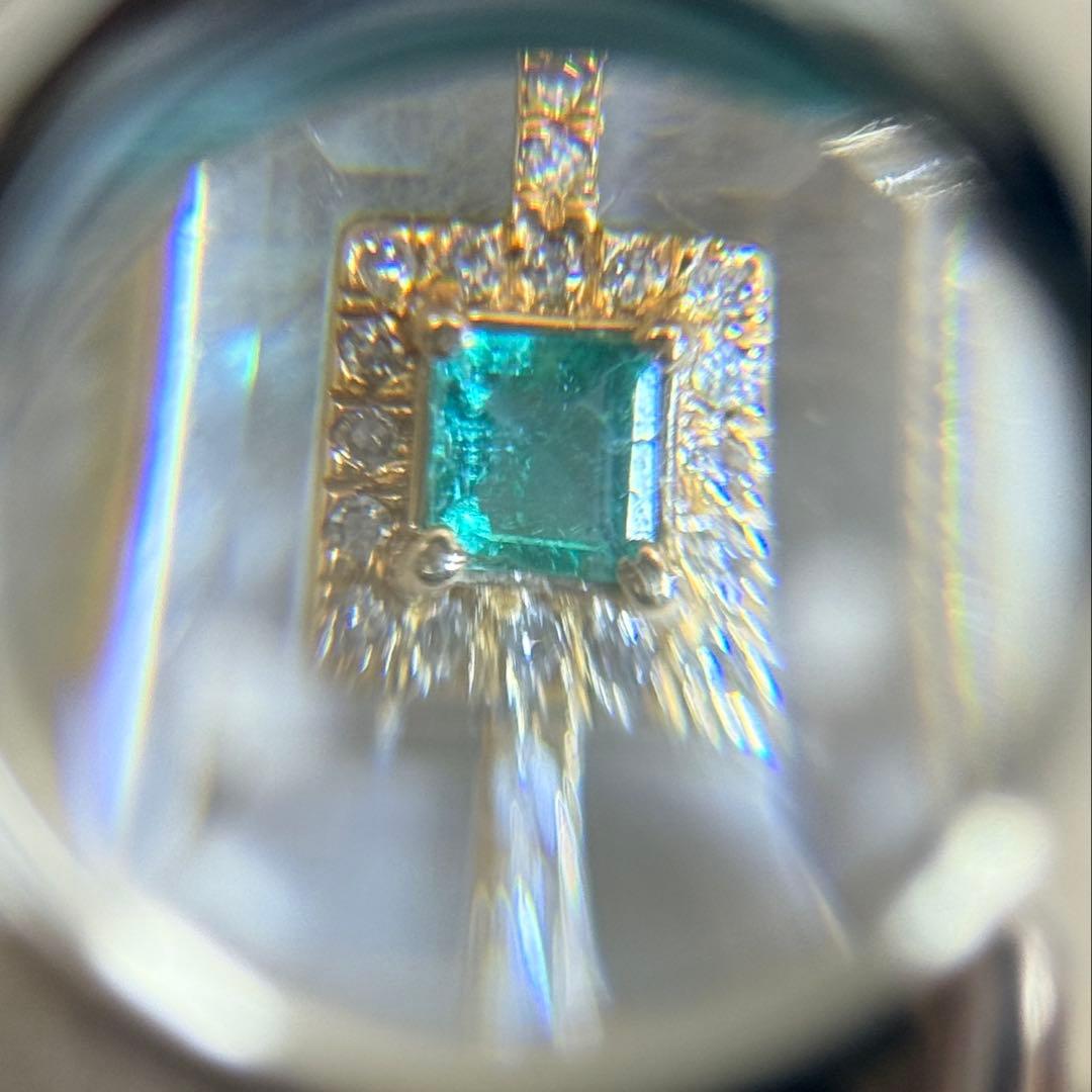 karen　K18エメラルド　ペンダントトップ　チャーム　18金　ダイヤ付