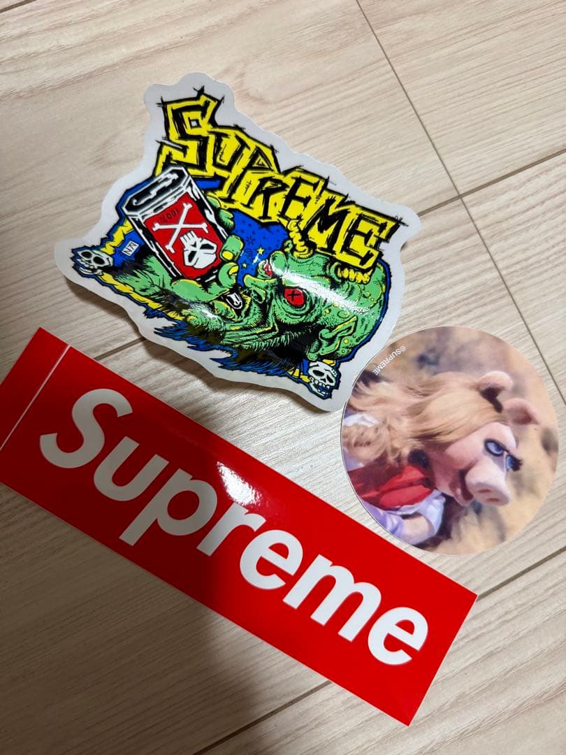 supremeニットキャップ2個セットほぼ新品ステッカー付き！ビーニーBOXロゴ