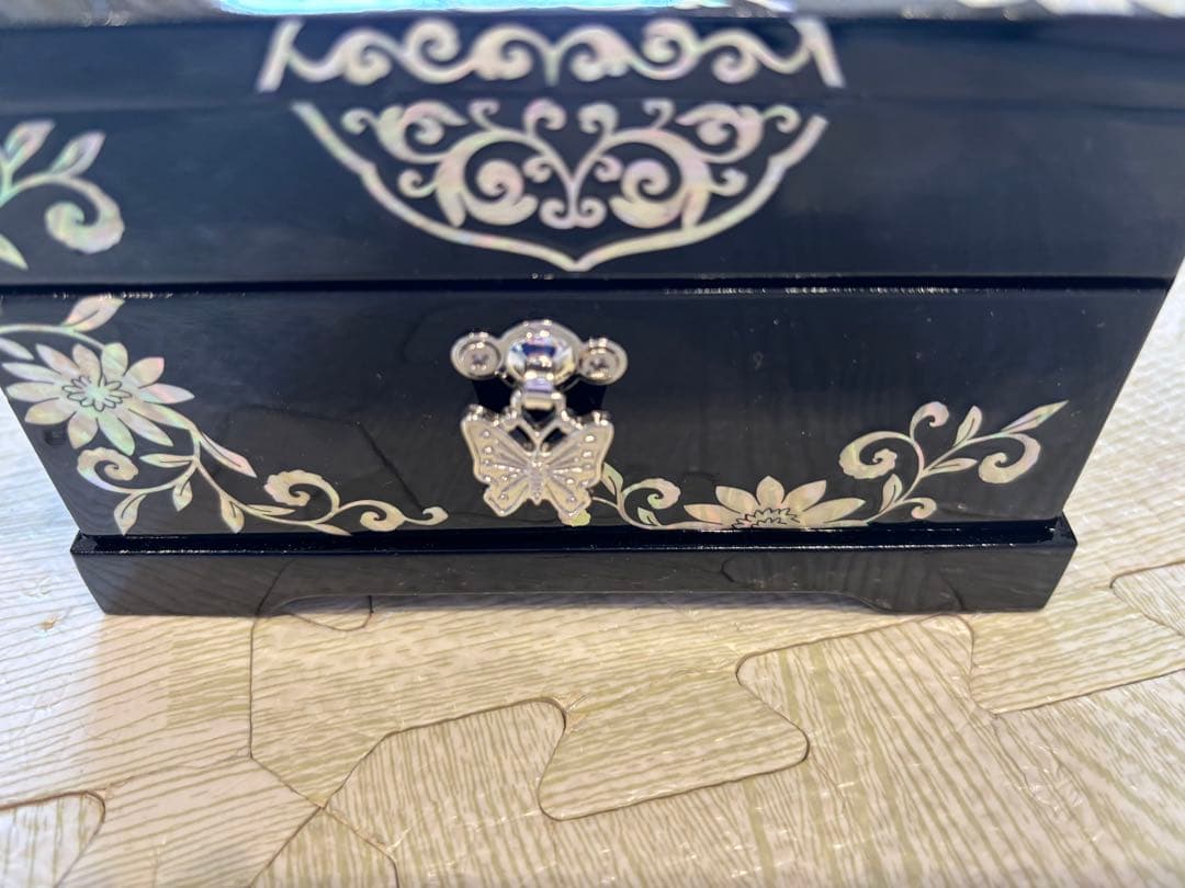 ジュエリーボックス　卓上ドレッサー　全漢鎬作　螺鈿　螺鈿細工　韓国伝統工芸品　花