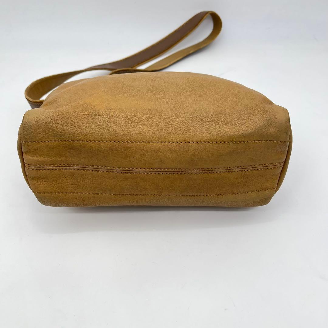 LOEWE ショルダーバッグ ポシェット 斜めがけ アナグラム ロゴ型押し 本革