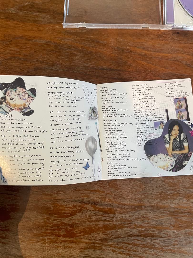 Olivia Rodrigo sourアルバム サイン入り特典付き