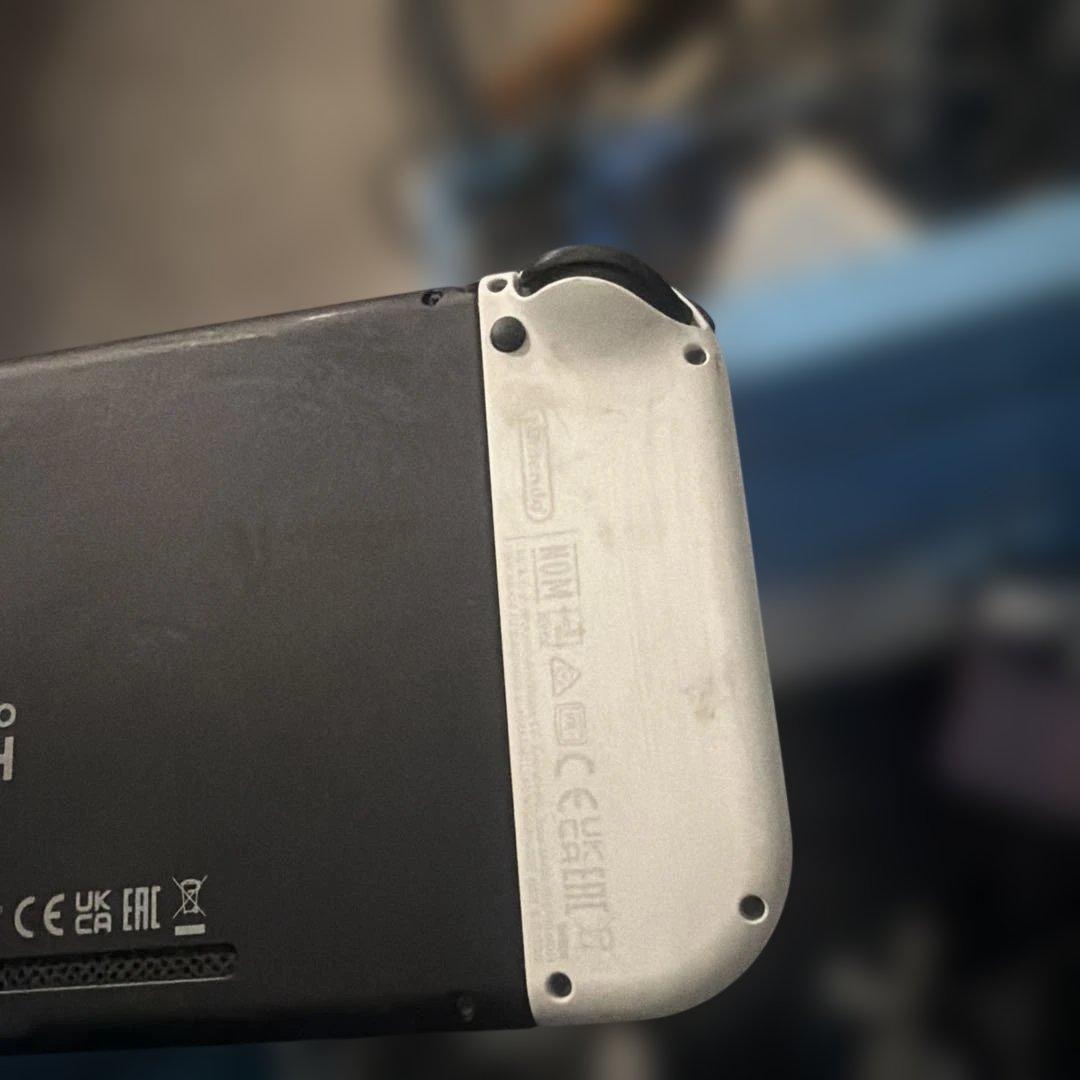 Nintendo Switch 本体 白/黒　Joy-Con