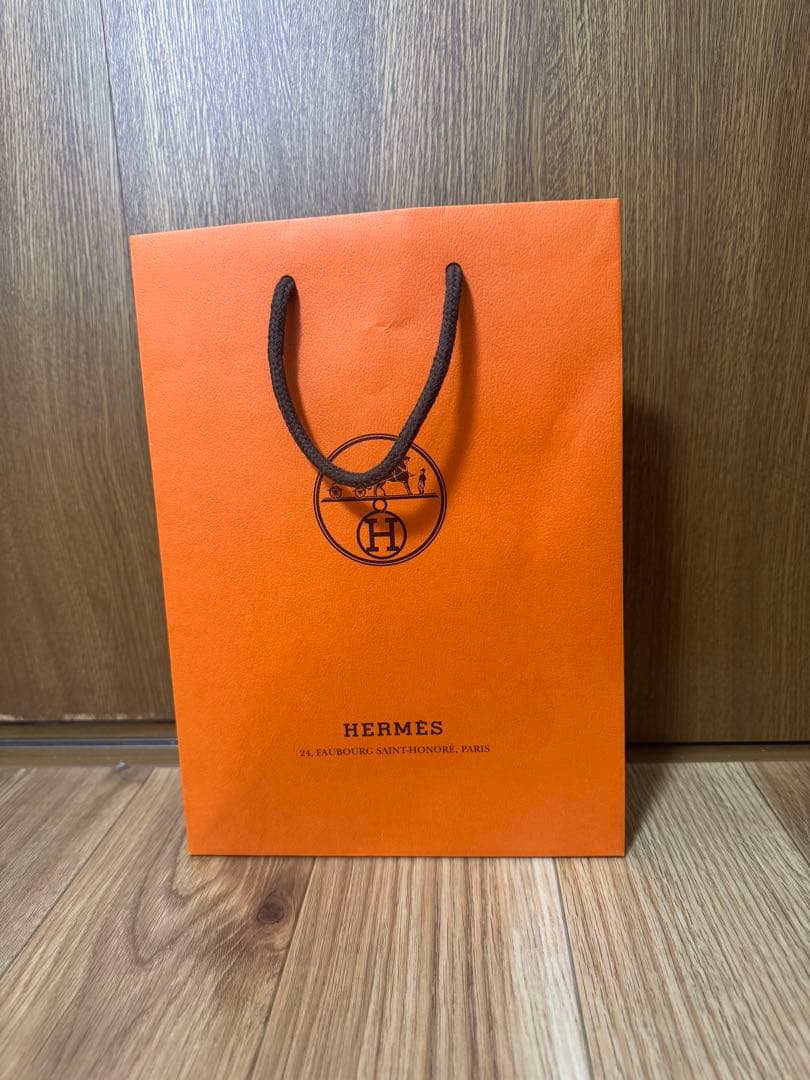 新品未使用タグ付き　HERMES Hロゴハンカチ