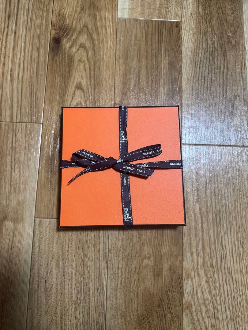 新品未使用タグ付き　HERMES Hロゴハンカチ