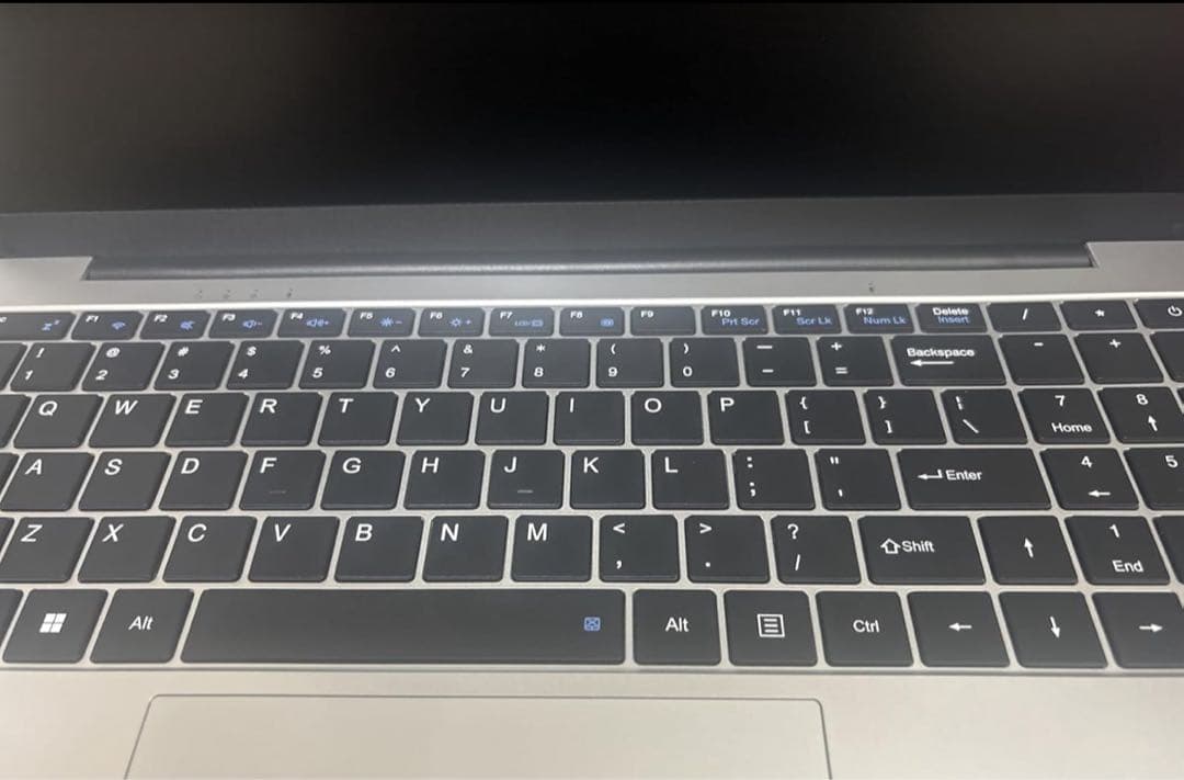 薄型高性能パソコン　TPV15.6インチノートPC Windows 11 Pro