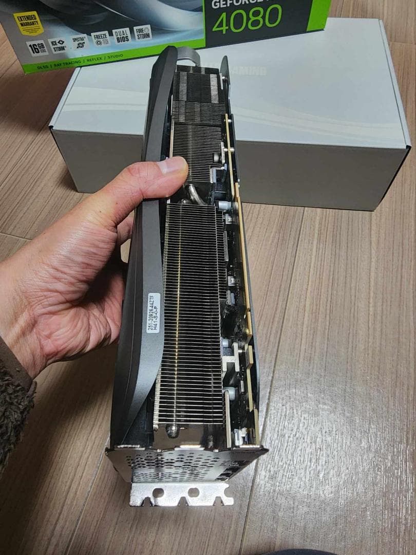 ZOTAC GAMING GeForce RTX 4080 本体