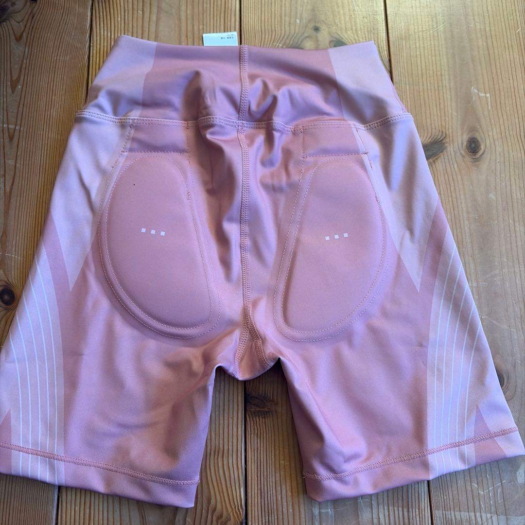 フィット感のあるピンクショートパンツ