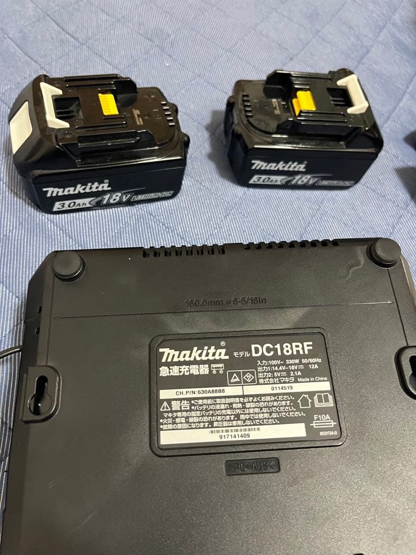 スノーピークフィールドファン (マキタコラボ)バッテリー2個、充電器豪華セット！