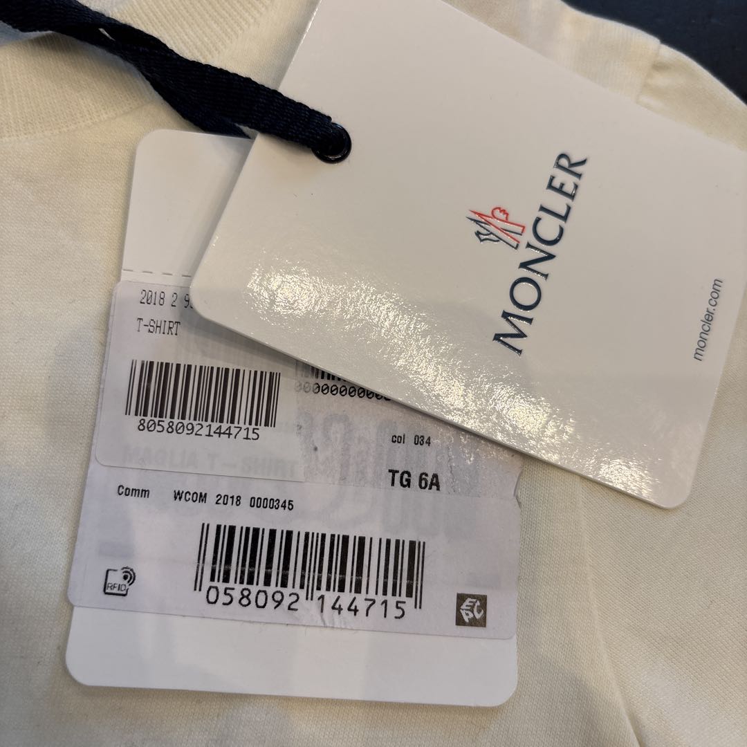 新品タグ付き　モンクレールキッズ　Tシャツ