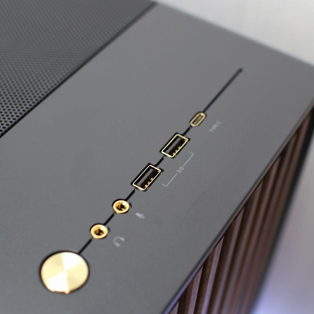 Ryzen7 7800X3D RTX5070 自作ゲーミングPC 白 North