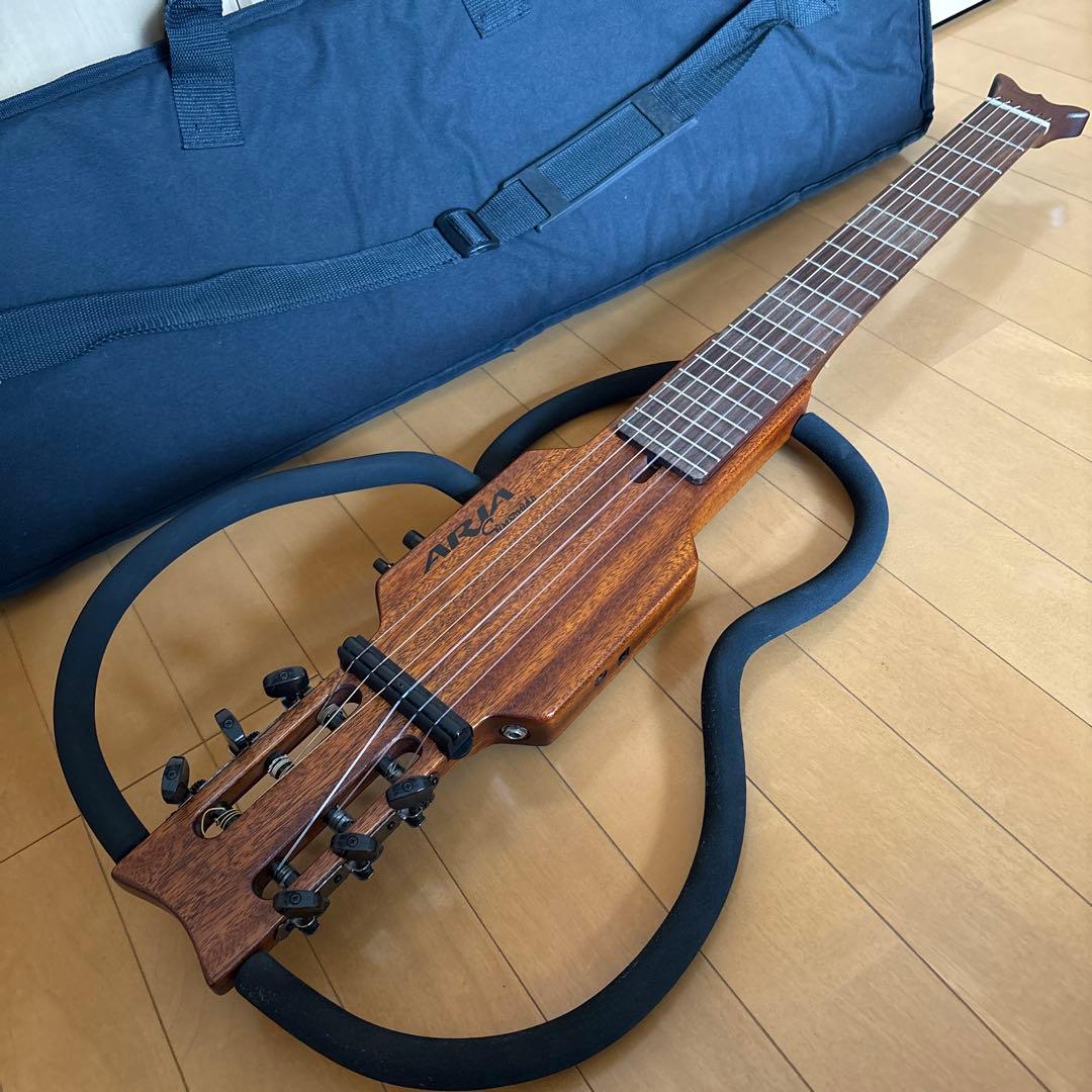 ARIAアリア シンソニードギターケース　弦付き トラベルサイレントギター