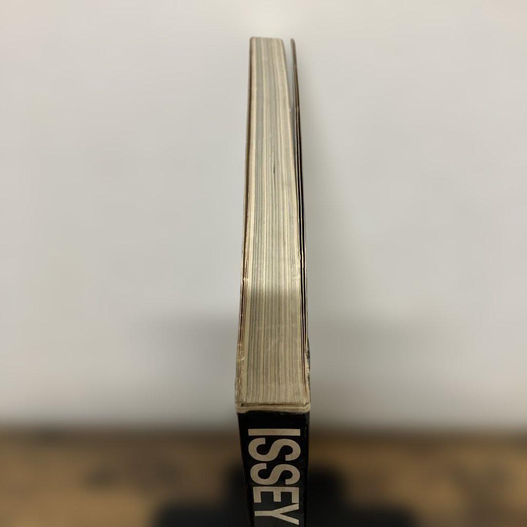 三宅一生の発想と展開 ISSEY MIYAKE East Meets West