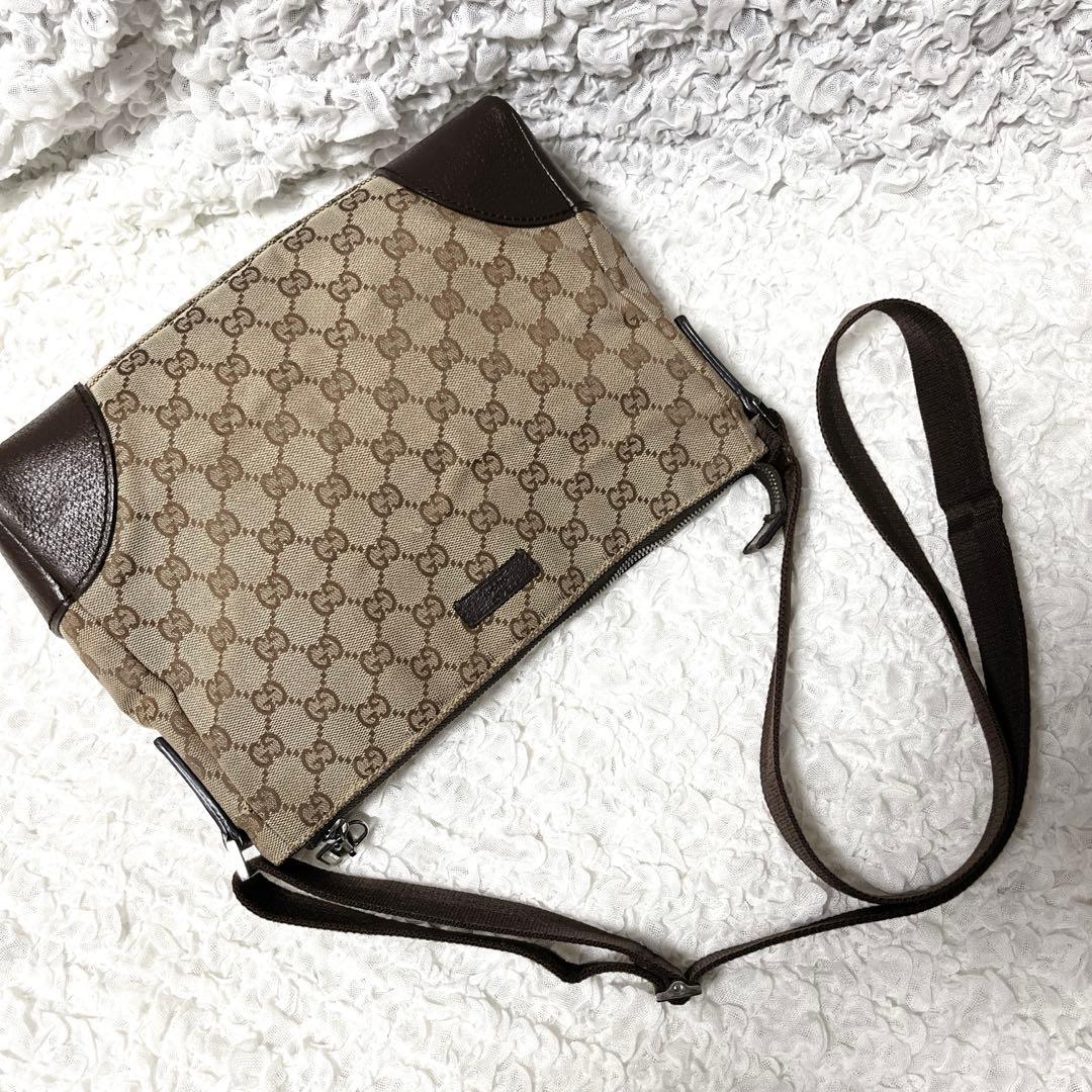 良品✨グッチ ショルダーバッグ GG柄 スクエア キャンバス　肩掛け　ベージュ