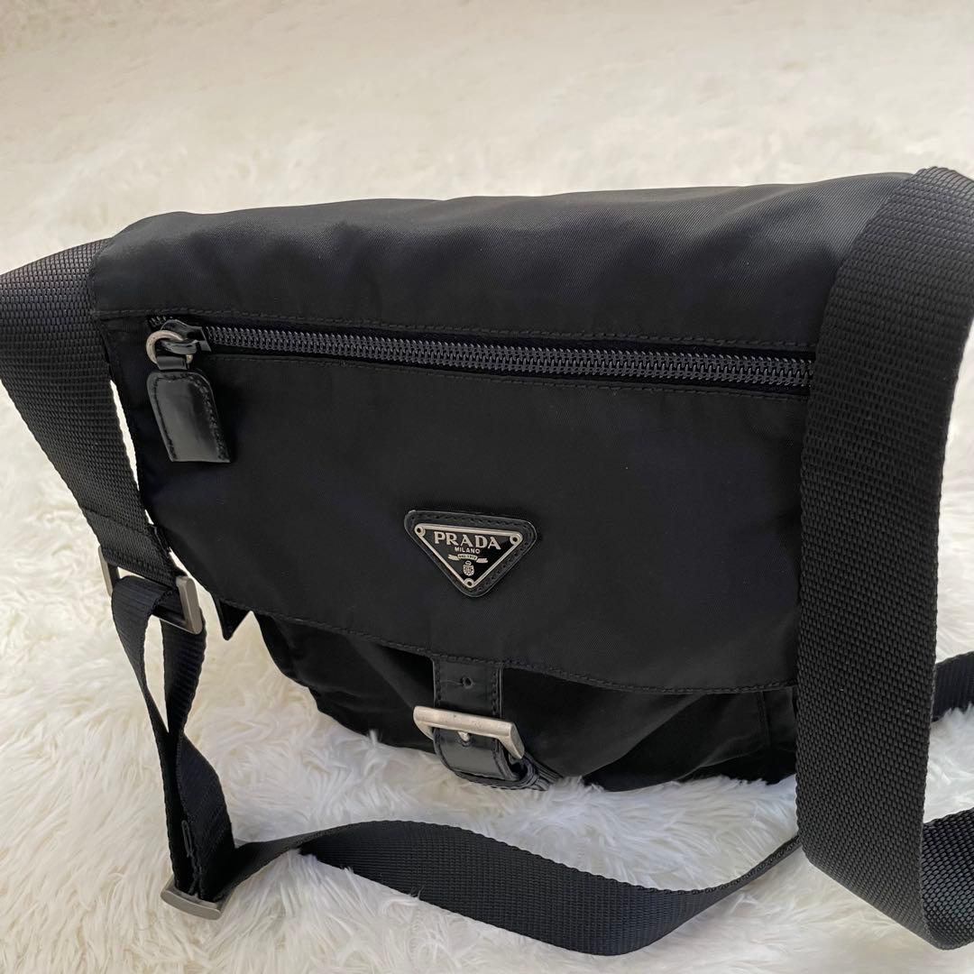 美品 PRADA ショルダーバッグ ナイロン ブラック 三角ロゴプレート